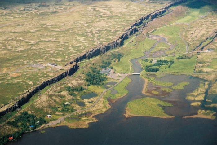 Место в Исландии, где расходятся тектонические плиты