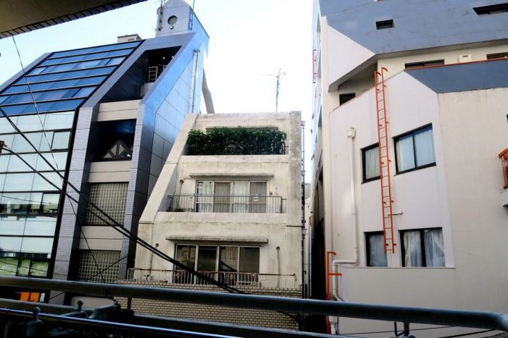 Миниатюрная квартира в центре Токио