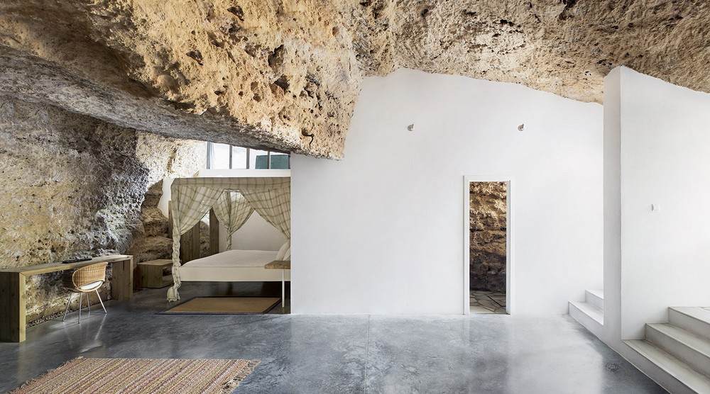 Жилой дом, интегрированный в известняковую пещеру