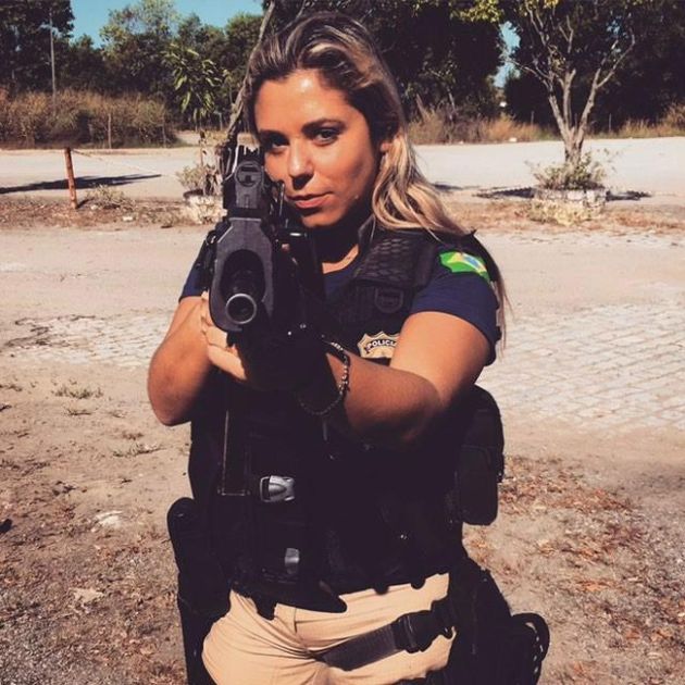 Мари Аг - одна из самых красивых женщин-полицейских Бразилии