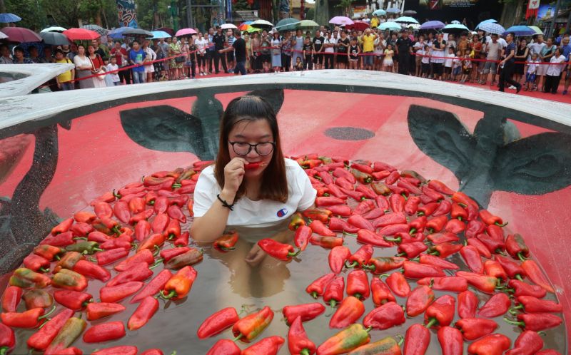 Соревнования по поеданию острого перца в Китае