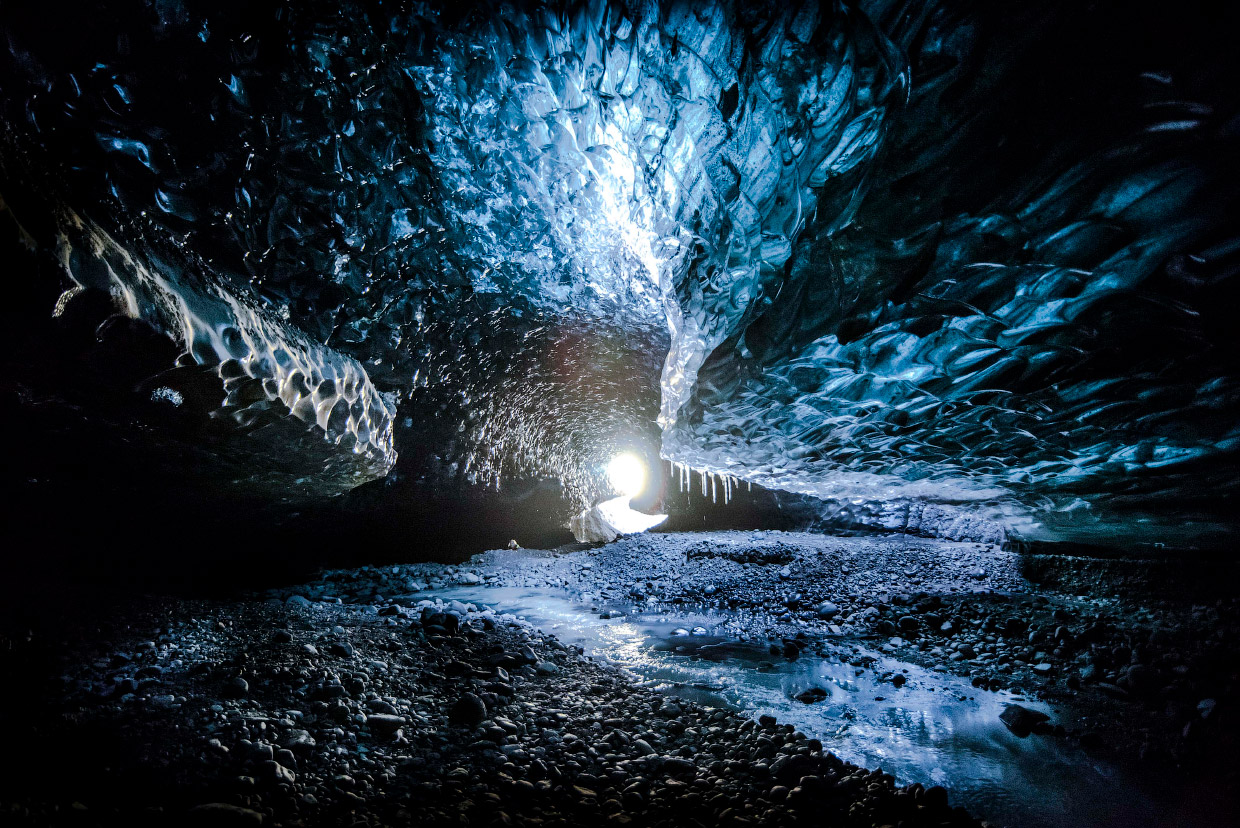 Ледяные пещеры на крупнейшем леднике в Исландии