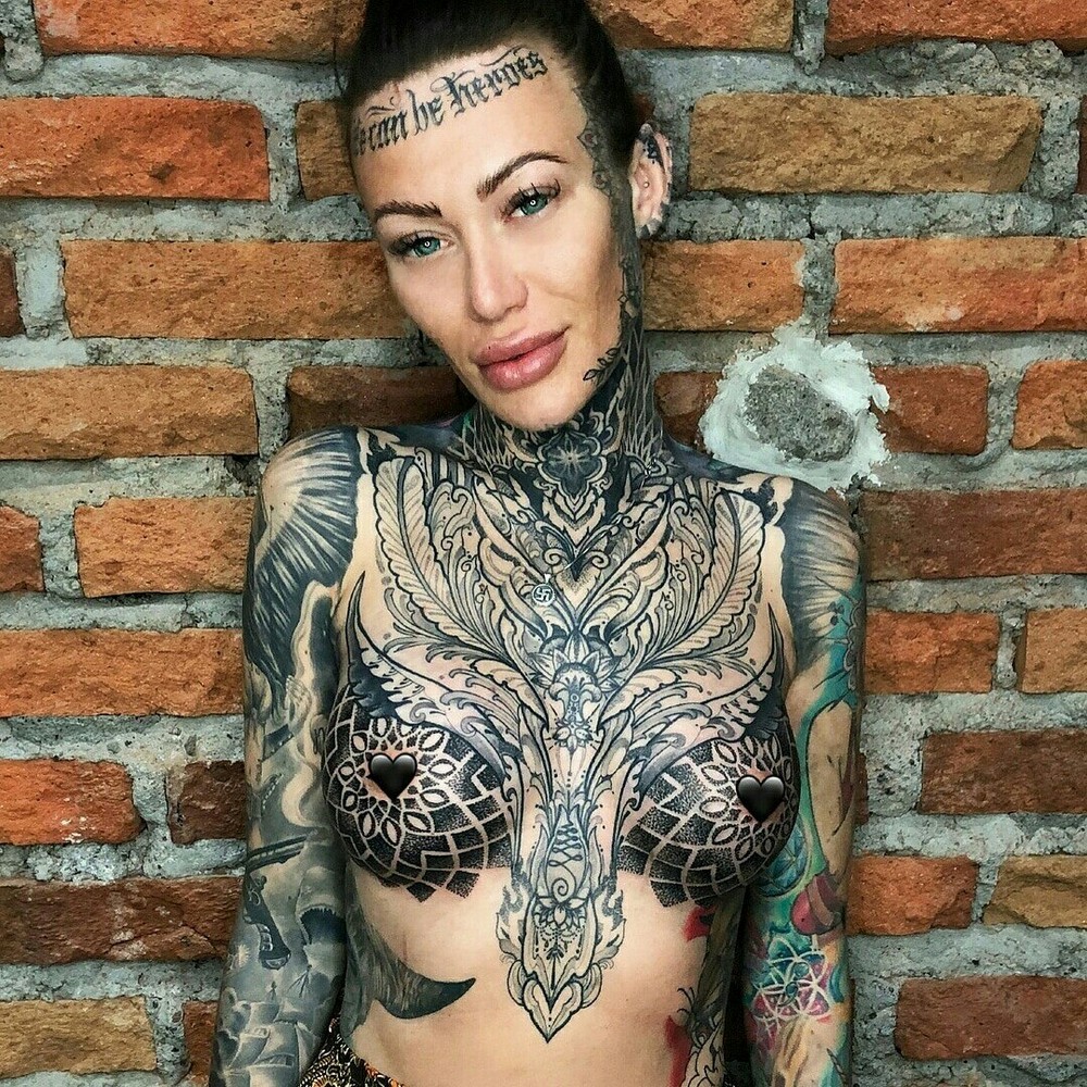 Татуированные женщины с пирсингом