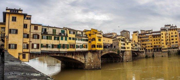 Ponte Vecchio - Középkori híd üzletek