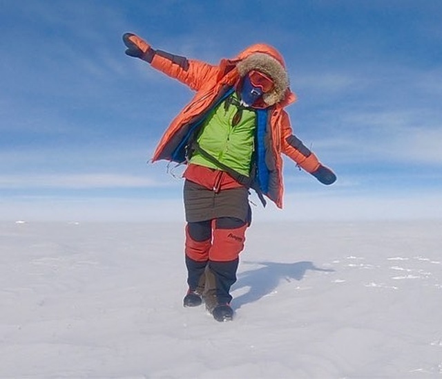 A szélsőséges Colin O'Brady egyedül lépett át Antarktiszon a síléceken