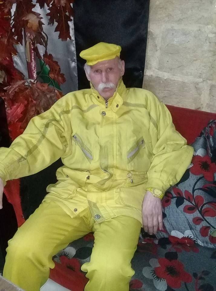 A 35 éves szíriai csak sárga ruhát visel 35 évig.