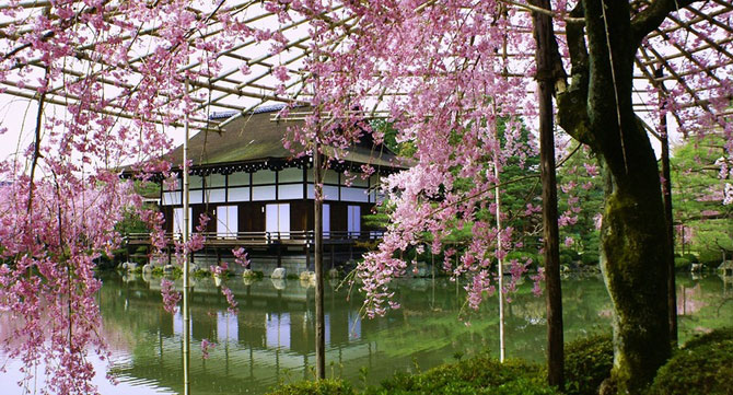 A Heian-jingu templom japán kertjei