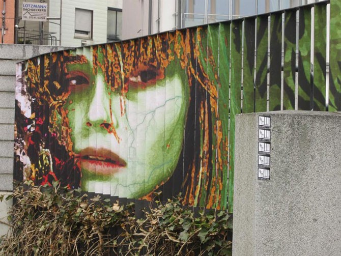 Utcai művészet a korláton Németországban