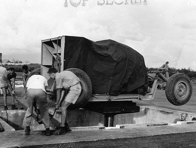 Подготовка американцев к сбросу бомб на Хиросиму и Нагасаки