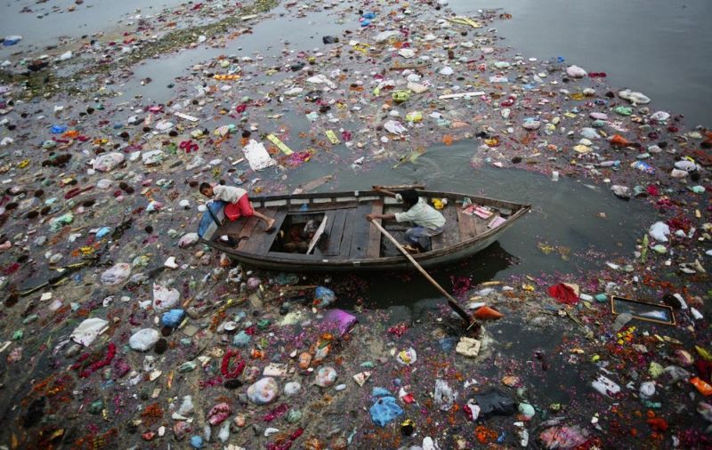 Купаться в индийской реке будет только самоубийца