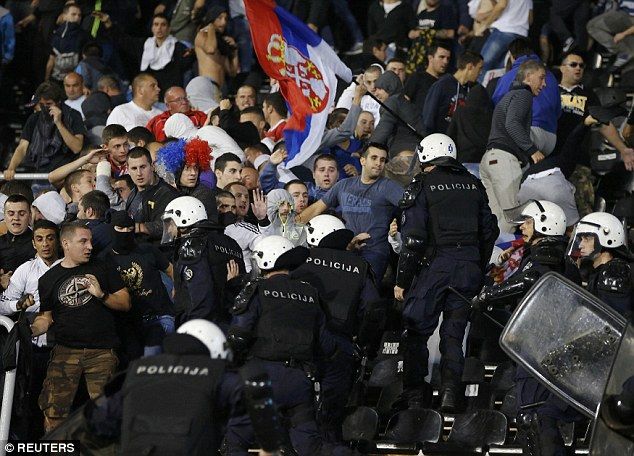 Дрон вызвал беспорядки на матче Сербия - Албания