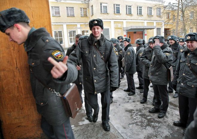 Сотрудники российской полиции на фото