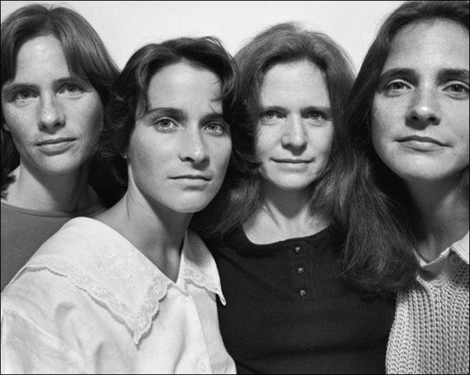 4 сестры фотографировались вместе на протяжении 40 лет