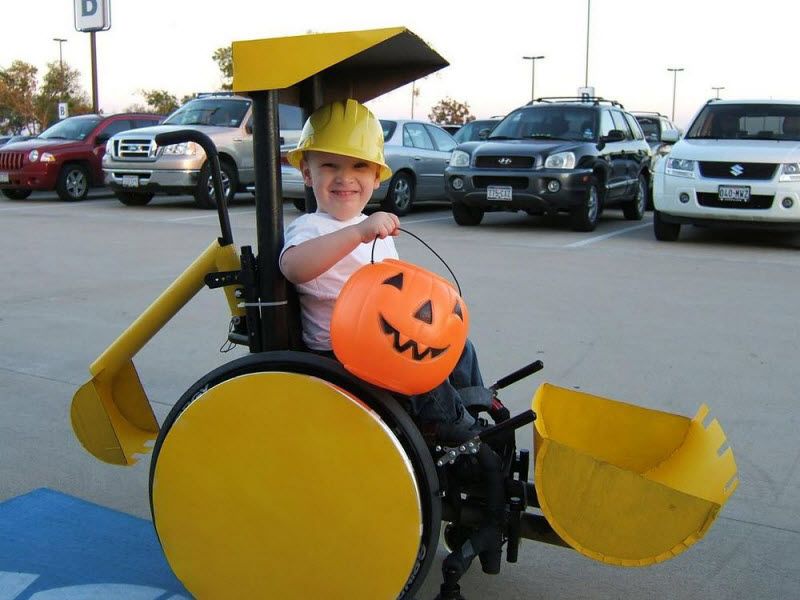 Веселые костюмы на Хэллоуину для сына-инвалида