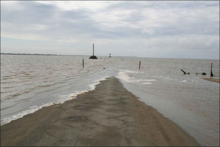 Дорога под водой