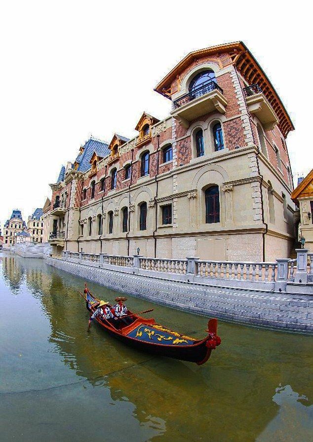 Китайцы построили свою Венецию