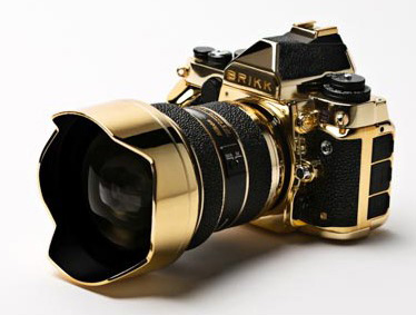 Зеркальная фотокамера Nikon из золота