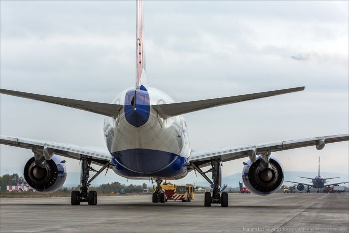 Как обслуживают Боинг-777-200 в аэропорту