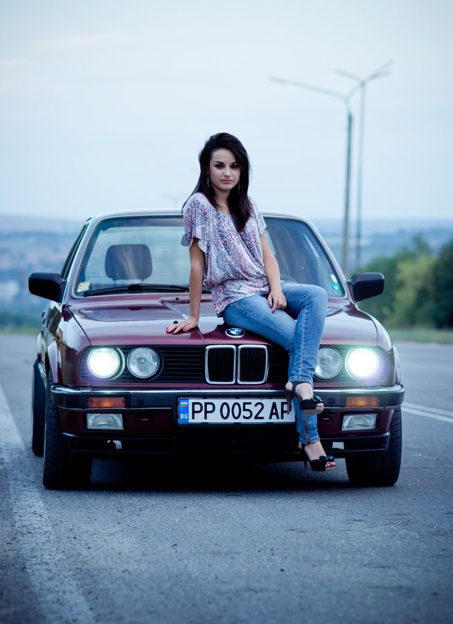 Красивые девушки и автомобили