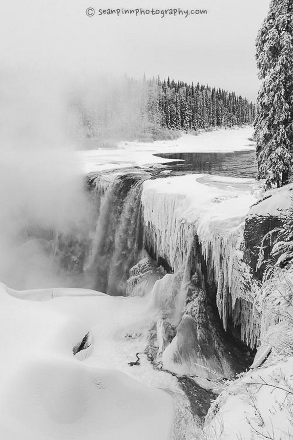Замерзшие водопады со всего мира