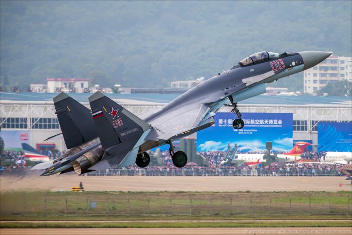 Истребитель Су-35 на авиасалоне China Air Show-2014