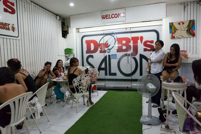 Dr. BJ's Salon - минет-бар в Бангкоке