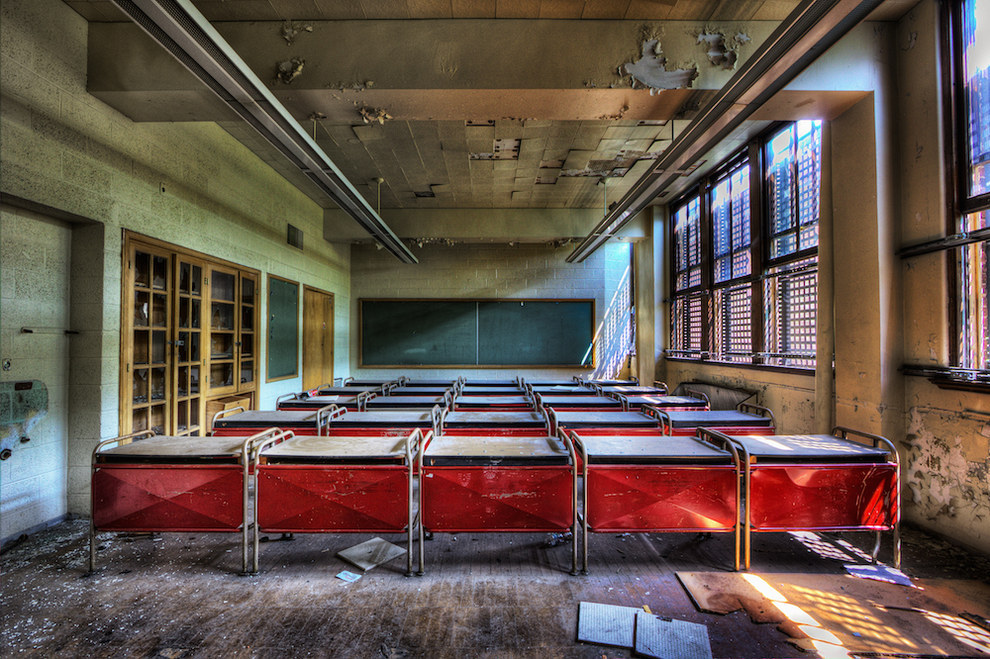 Заброшенные школы от Chris Luckhardt