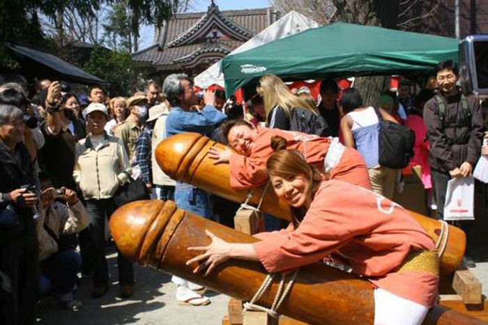 Канамара-мацури или Фестиваль железных пенисов