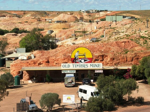 Опаловый подземный город Кубер-Педи в австралийской пустыне