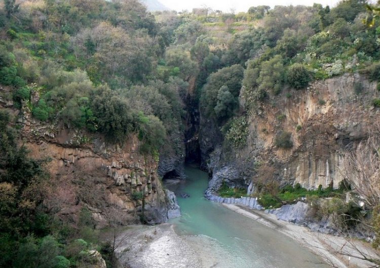 Ущелье Алькантара в Сицилии