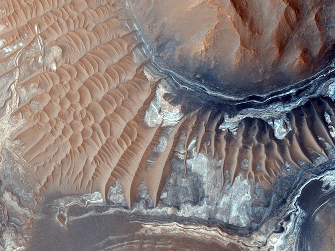 Необычные и красивые фотографии Марса