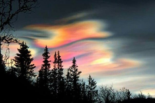 Перламутровые облака в Норвегии