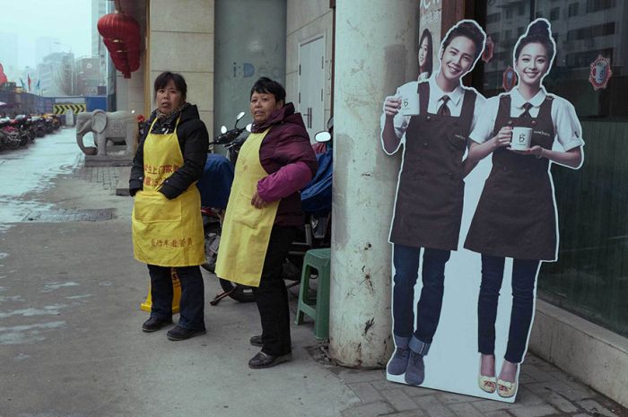 Уникальные уличные снимки от китайского фотографа Тао Лю