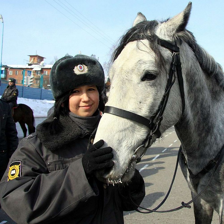 Красивые девушки в полиции России