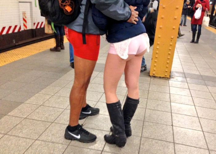 Пассажиры без штанов или акция The No Pants Subway Ride
