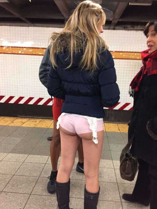 Пассажиры без штанов или акция The No Pants Subway Ride