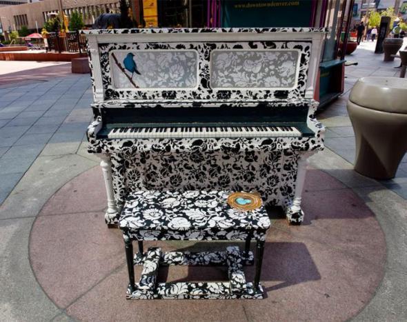 Уличные раскрашенные пианино со всего света