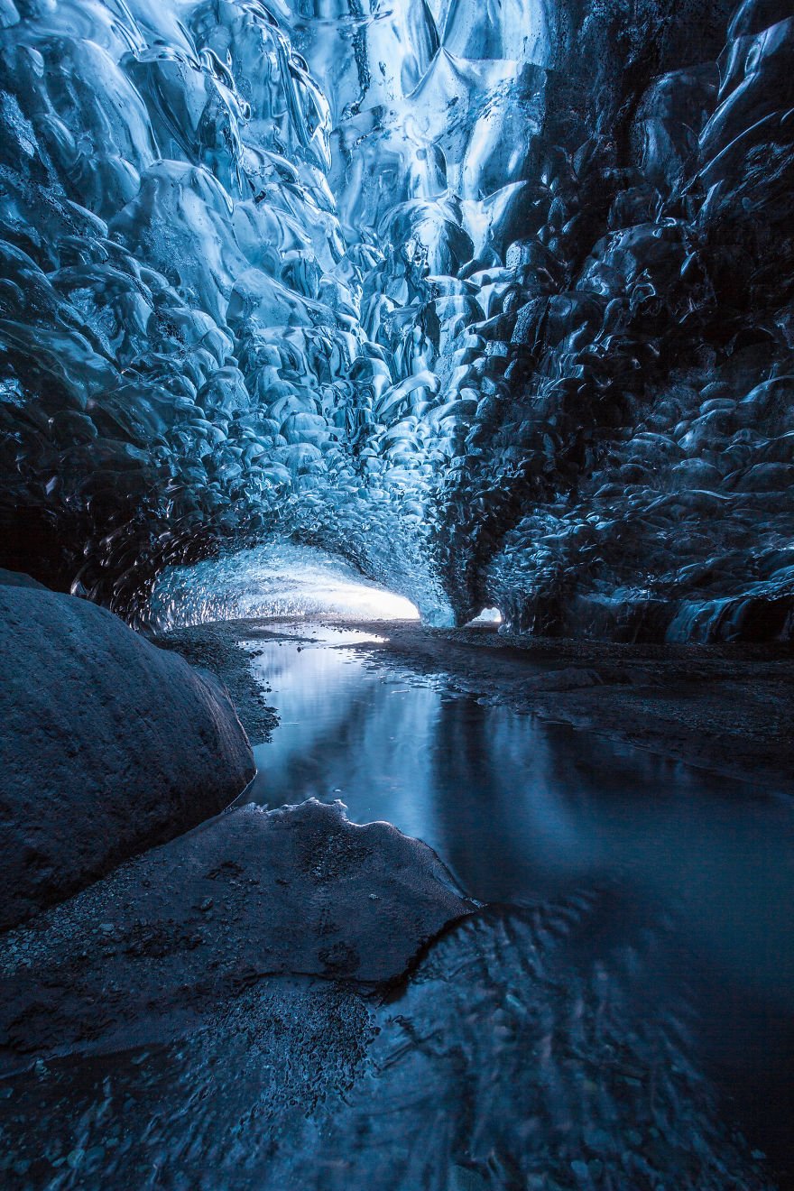 Красота ледяных пещер Исландии