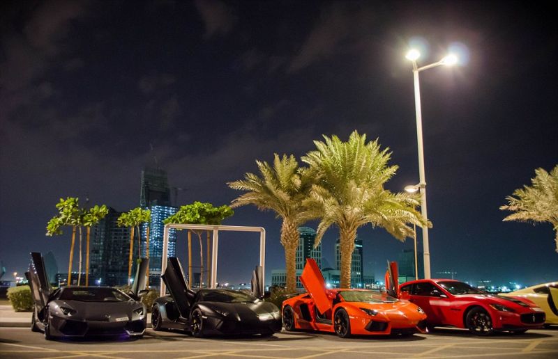 Роскошные суперкары на улицах Катара