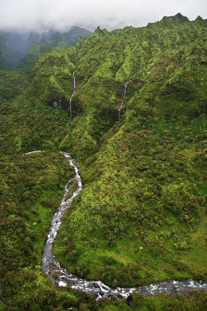 Водопад Хонокохау из Парка Юрского Периода