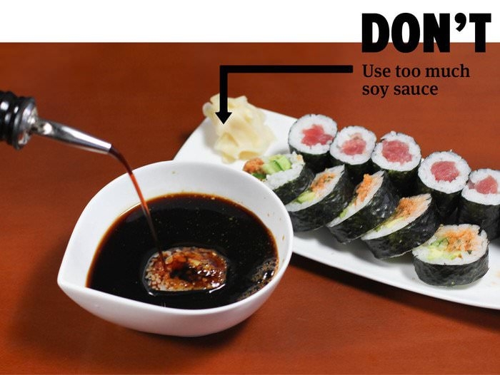 Едим суши и роллы правильно