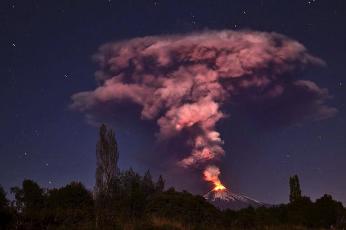 Начал извергаться вулкан Вильяррика в Чили