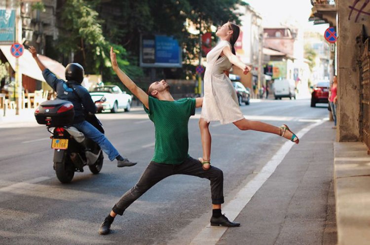 Танцы на улицах Бухареста