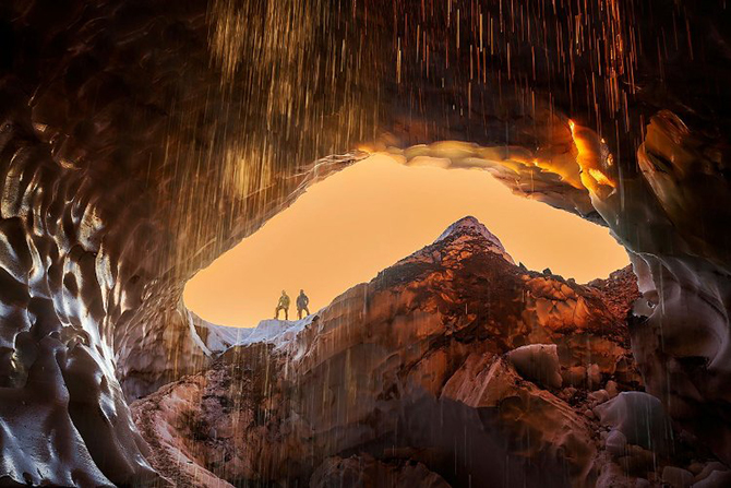 Поразительная красота ледниковых пещер