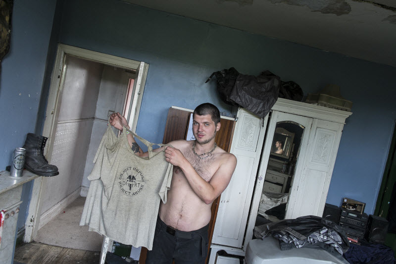 Панк-сообщества британских подростков в заброшенных домах