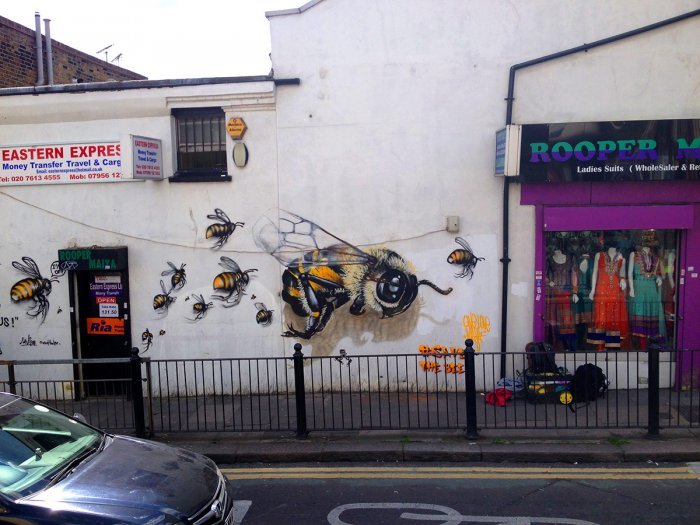 Спасите пчёл: серия рисунков уличного художника