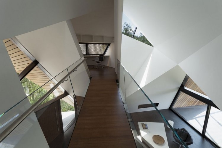 Стильный частный дом с оригинальными геометрическими формами