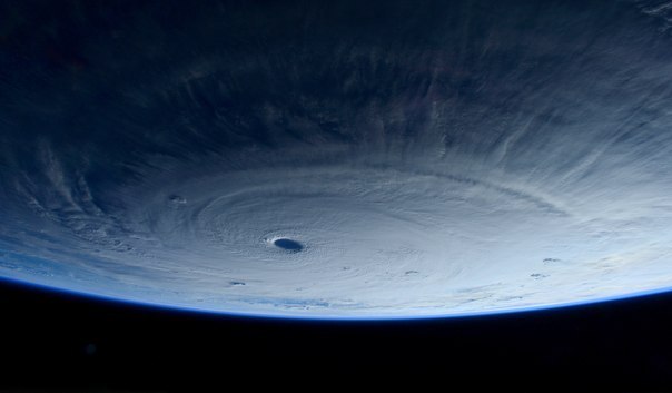 Красота тайфуна с МКС