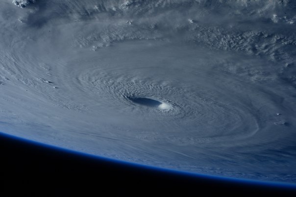 Красота тайфуна с МКС