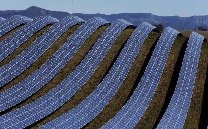 Огромная долина солнечных батарей во Франции
